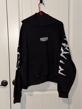 Netflix x Stranger Things Black Hellfire Club Cropped Hoodie